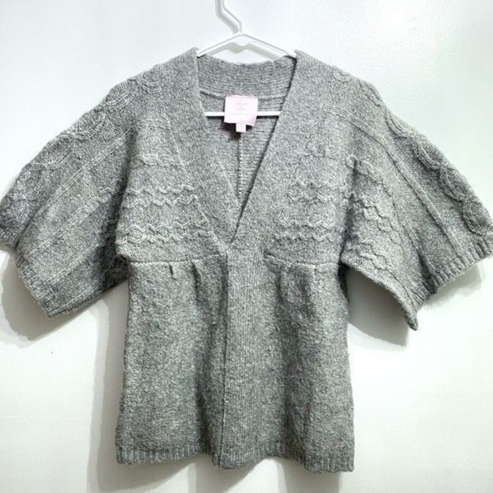 Romeo & Juliet Couture gray wool v neck sweater 3/4 sleeve top size small 55B2
